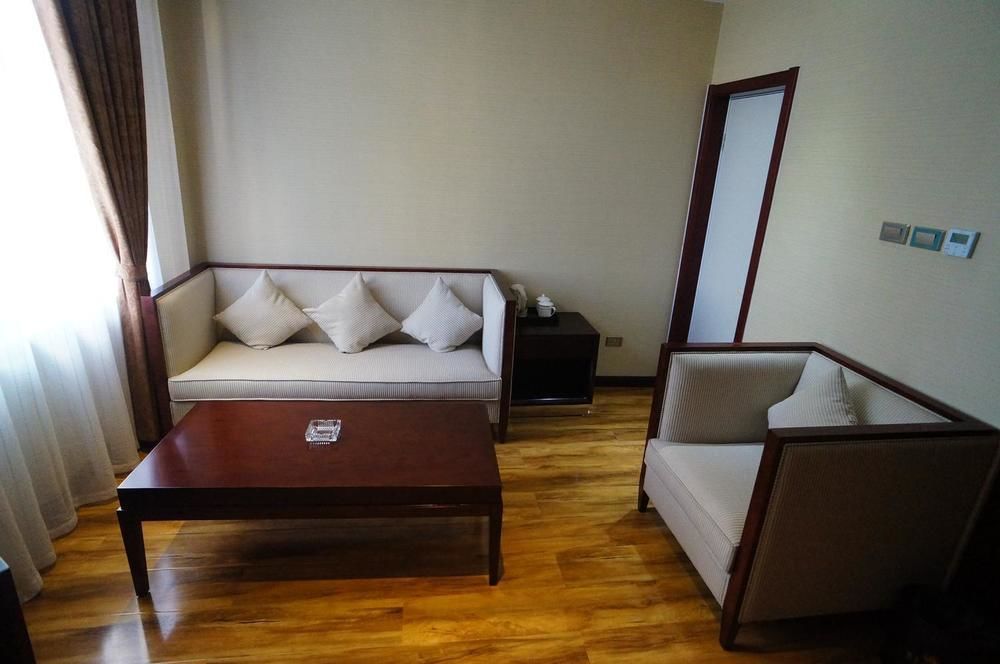 Sunshine Holiday Hotel 랴오청 외부 사진